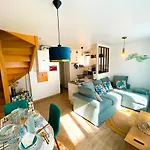 Semesterbostad Giulia House - Seaside Escape, Modern & Cozy